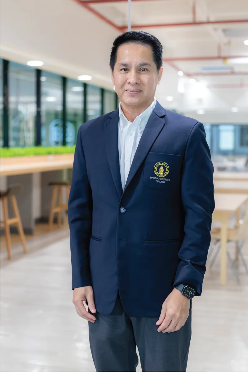 ผศ. ดร.นพพล เผ่าสวัสดิ์ อดีตผู้อำนวยการหอสมุดและคลังความรู้มหาวิทยาลัยมหิดล