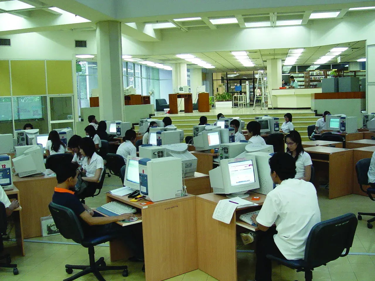 การให้บริการและการทำงานของบุคลากรในยุคระบบห้องสมุดอัตโนมัติ