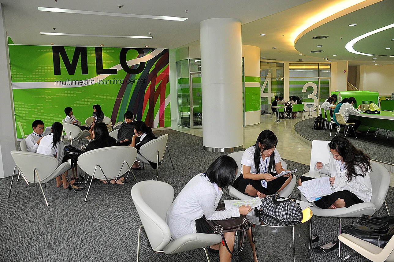 Multimedia Learning Center (MLC) พื้นที่นั่งอ่านและทำงานกลุ่มของนักศึกษา